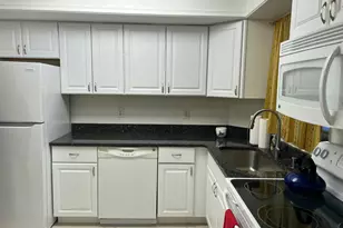 18081 SE Country Club Dr, Jupiter, FL 33469 - Photo 3