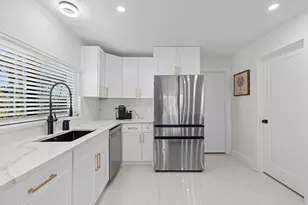 2327 SW 23rd Cranbrook Dr, Boynton Beach, FL 33436 - Photo 9