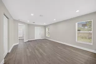 706 Dundas Ct, Fort Pierce, FL 34950 - Photo 5