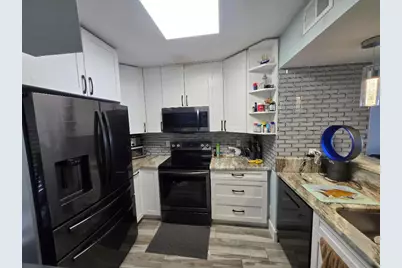 1105 Lake Shore Drive #102, West Palm Beach, FL 33403 - Photo 5