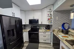 1105 Lake Shore Dr, Lake Park, FL 33403 - Photo 5