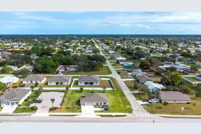 573 SW Bayshore Boulevard, Port Saint Lucie, FL 34984 - Photo 9