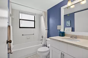 2240 N Cypress Bend Dr, Pompano Beach, FL 33069 - Photo 19