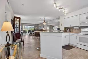 2240 N Cypress Bend Dr, Pompano Beach, FL 33069 - Photo 7