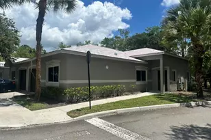 220 Crestwood Cir, Royal Palm Beach, FL 33411 - Photo 5