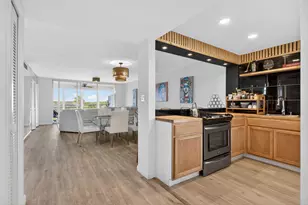 3960 Oaks Clubhouse Dr, Pompano Beach, FL 33069 - Photo 9