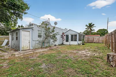 618 S Pine Street, Lake Worth Beach, FL 33460 - Photo 17