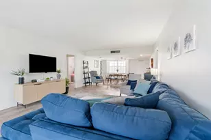 3900 Oaks Clubhouse Dr, Pompano Beach, FL 33069 - Photo 9