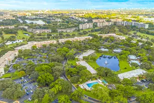 3900 Oaks Clubhouse Dr, Pompano Beach, FL 33069 - Photo 37