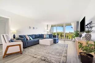 3900 Oaks Clubhouse Dr, Pompano Beach, FL 33069 - Photo 3