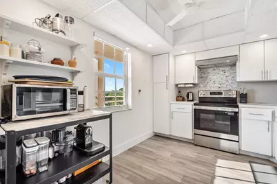 3900 Oaks Clubhouse Drive #503, Pompano Beach, FL 33069 - Photo 11