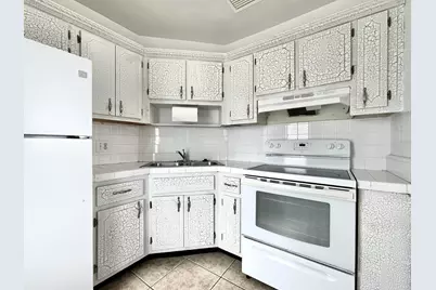 1021 Crystal Lake Drive #315, Deerfield Beach, FL 33064 - Photo 9