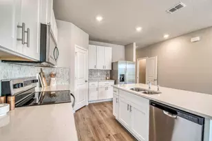 5735 SE Edgewater Cir, Stuart, FL 34997 - Photo 9