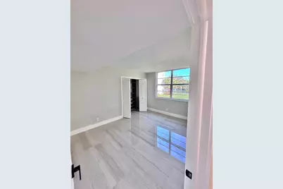 545 Oaks Lane #201, Pompano Beach, FL 33069 - Photo 17