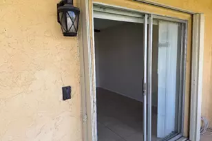 100 Village Green Circle, Lake Worth Beach, FL 33461 - Photo 15