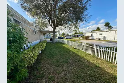 8964 Pine Street, Boynton Beach, FL 33436 - Photo 3