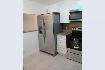 4760 Lucerne Lakes Boulevard W #405, Lake Worth, FL 33467 - Photo 5