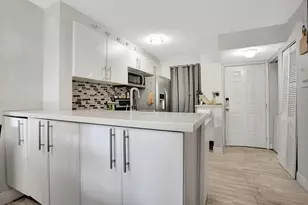 2216 N Cypress Bend Dr, Pompano Beach, FL 33069 - Photo 3