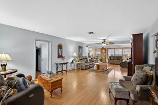 1610 Crest Dr, Lake Worth, FL 33461 - Photo 9