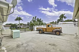 1610 Crest Dr, Lake Worth, FL 33461 - Photo 49