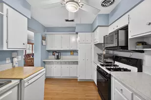 1610 Crest Dr, Lake Worth, FL 33461 - Photo 13