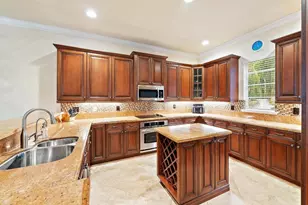 107 Via Poinciana Ln, Boca Raton, FL 33487 - Photo 9