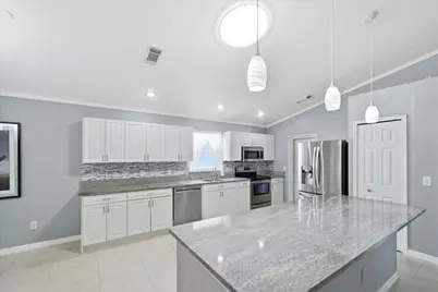 6043 Alexandria Circle, Fort Pierce, FL 34982 - Photo 9