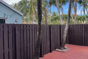 3201 John's Pl, Palm Springs, FL 33461 - Photo 25