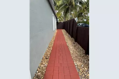 3201 Johns Place, Palm Springs, FL 33461 - Photo 3