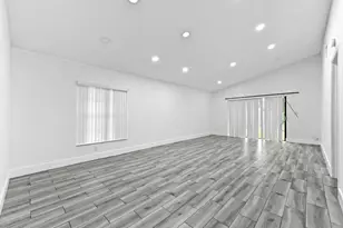 1390 Summit Run Cir, West Palm Beach, FL 33415 - Photo 5