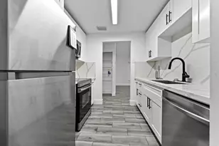 1390 Summit Run Cir, West Palm Beach, FL 33415 - Photo 3