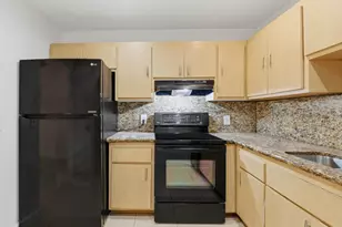 1020 Manor Dr, Palm Springs, FL 33461 - Photo 17