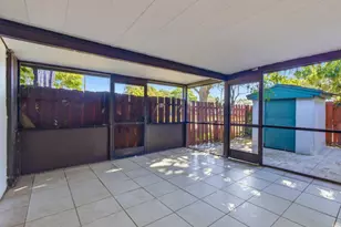 1020 Manor Dr, Lake Worth Beach, FL 33461 - Photo 5