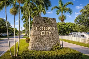 5037 SW 89th Ave, Cooper City, FL 33328 - Photo 3