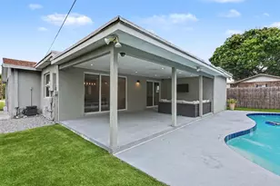 124 SW 11th Ave, Boynton Beach, FL 33435 - Photo 11