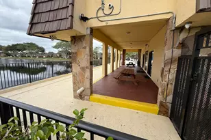 1021 Springdale Cir, Palm Springs, FL 33461 - Photo 27