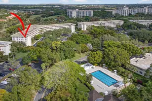 3960 Oaks Clubhouse Dr, Pompano Beach, FL 33069 - Photo 9