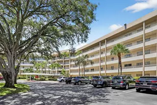 3960 Oaks Clubhouse Dr, Pompano Beach, FL 33069 - Photo 3