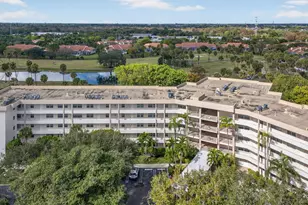 3960 Oaks Clubhouse Dr, Pompano Beach, FL 33069 - Photo 5