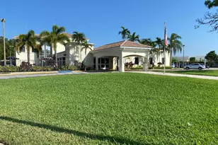 19 Golfs Edge F, West Palm Beach, FL 33417 - Photo 13