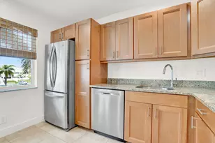 32 Colonial Club Dr, Boynton Beach, FL 33435 - Photo 9