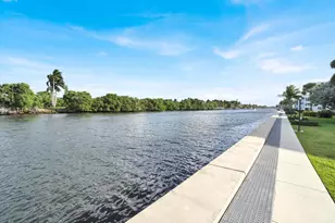 32 Colonial Club Dr, Boynton Beach, FL 33435 - Photo 1