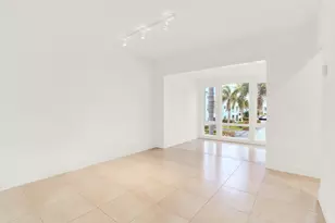 32 Colonial Club Dr, Boynton Beach, FL 33435 - Photo 5