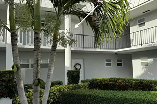 32 Colonial Club Dr, Boynton Beach, FL 33435 - Photo 3