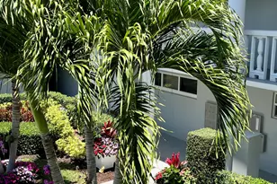 32 Colonial Club Dr, Boynton Beach, FL 33435 - Photo 1
