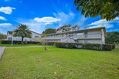134 Lyndhurst F #134, Deerfield Beach, FL 33442 - Photo 3