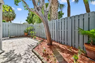 271 NW 15th St, Boca Raton, FL 33432 - Photo 5