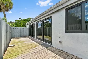 271 NW 15th St, Boca Raton, FL 33432 - Photo 33