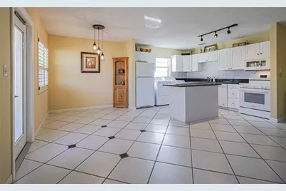 11 Vista Palm Lane #203, Vero Beach, FL 32962 - Photo 3