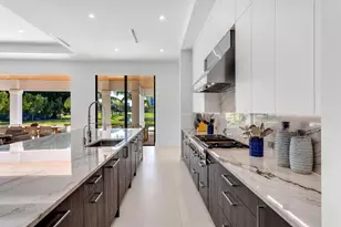 2719 Embassy Dr, West Palm Beach, FL 33401 - Photo 13